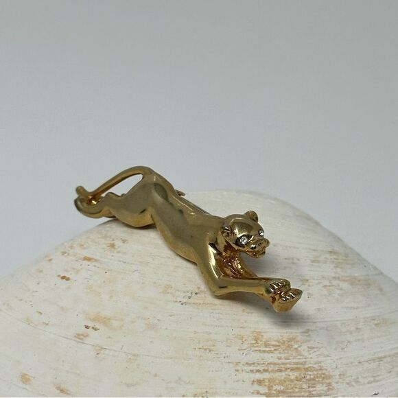 Jewelry - Gold tone panthera with diamond eyes brooch
